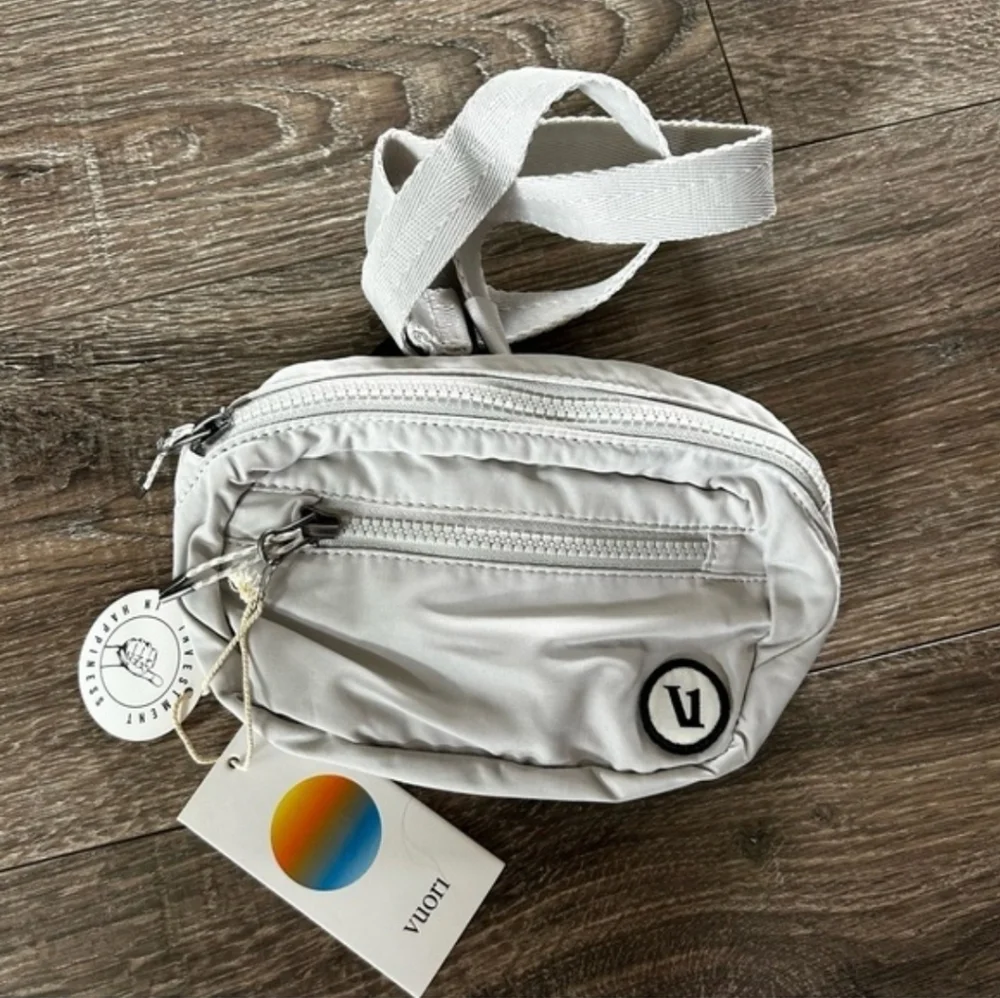Vuori Hip Pack Belt Bag Fanny Pack in Salt - Picture 5 of 5